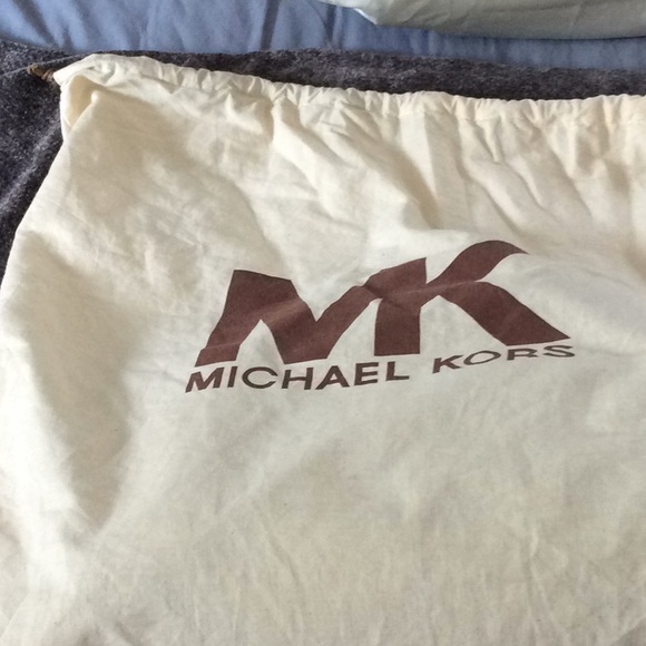 Michael kors navy blue leather pocketbook - Picture 8 of 8